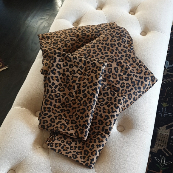 Mainstays Leopard Print King Sheet set with pillow cases - Brown and Black - Picture 5 of 5